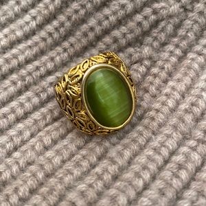 Stunning gold and green ring